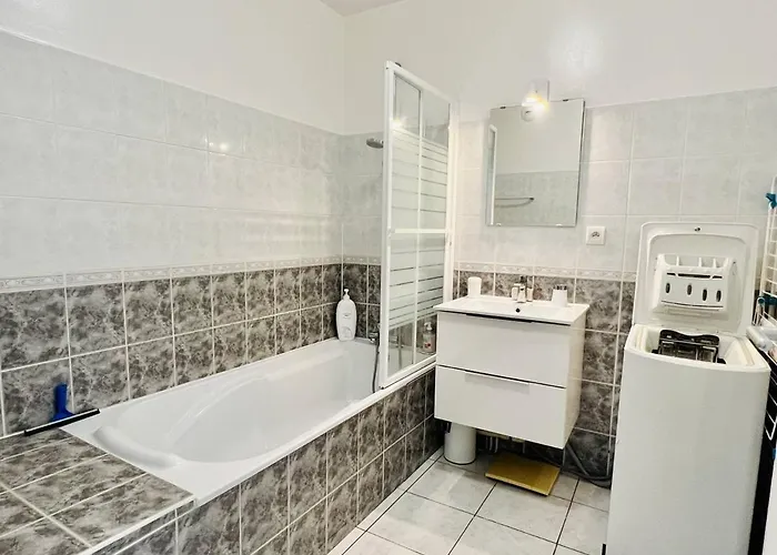 Cambo-les-bains, T2 Avec Terrasse, Parking Privatif, Pour 2 Personnes - Fr-1-495-14 * 캄보레방